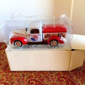 Vintage Golden wheels die cast Pepsi 1:24 Ford 1940 reproduction delivery truck